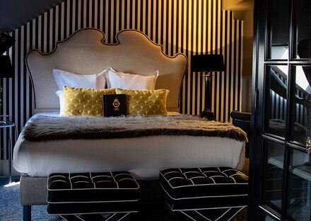 EXECUTIVE BEDROOM